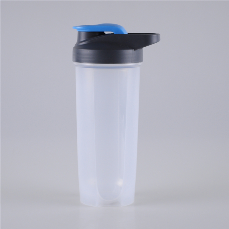 700ml-carrying-lid-hot-sale-plastic-shaker-bottle (1)
